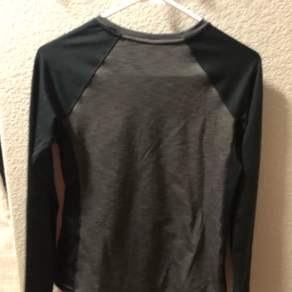 Under Armour long sleeve shirt/sweater - Picture 2 of 2